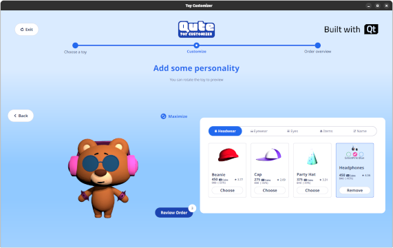 Customize page in landscape with 3D bear on the left and accessory panel on the right